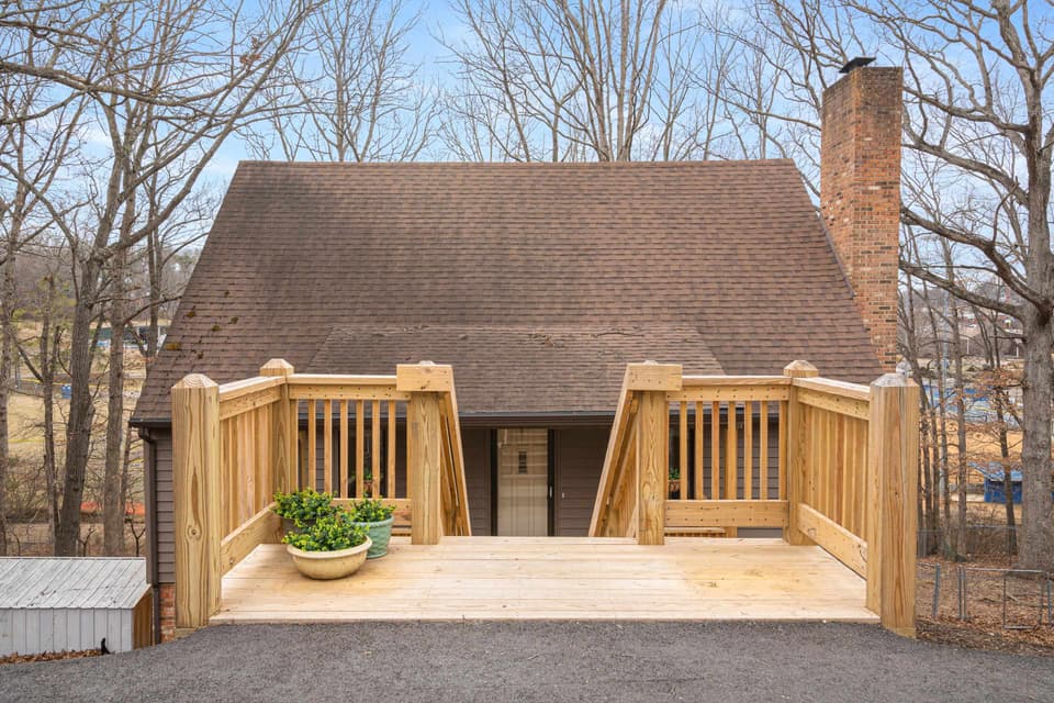 395 Arrowhead Trail, photo 2 of 40