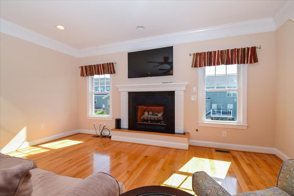 300 Roudabush Dr NW, photo 4 of 38