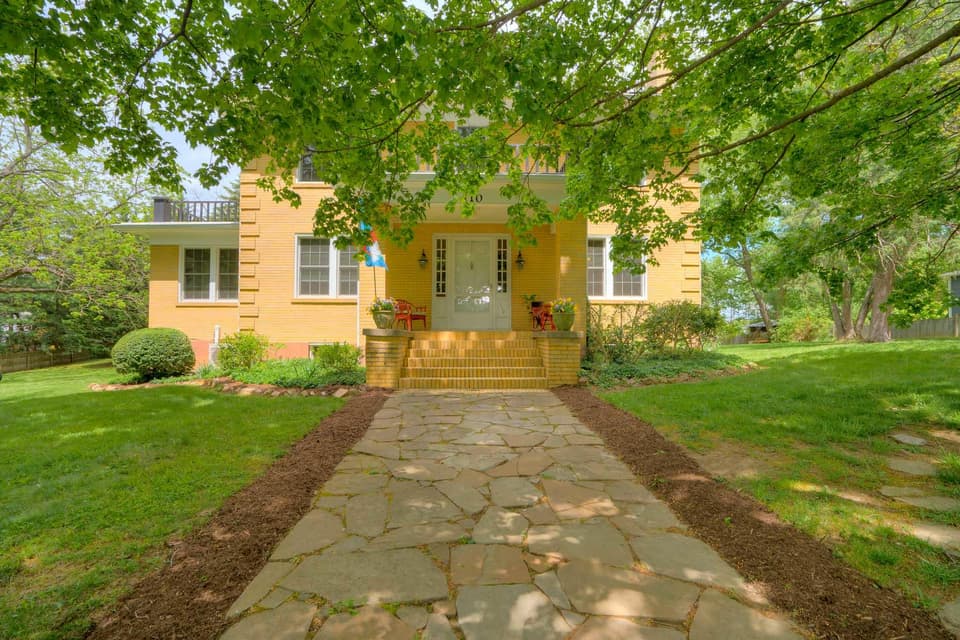110 E Main Street, photo 4 of 37