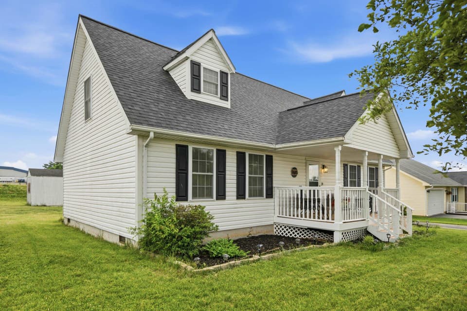 1685 Forelmont Street, photo 2 of 40