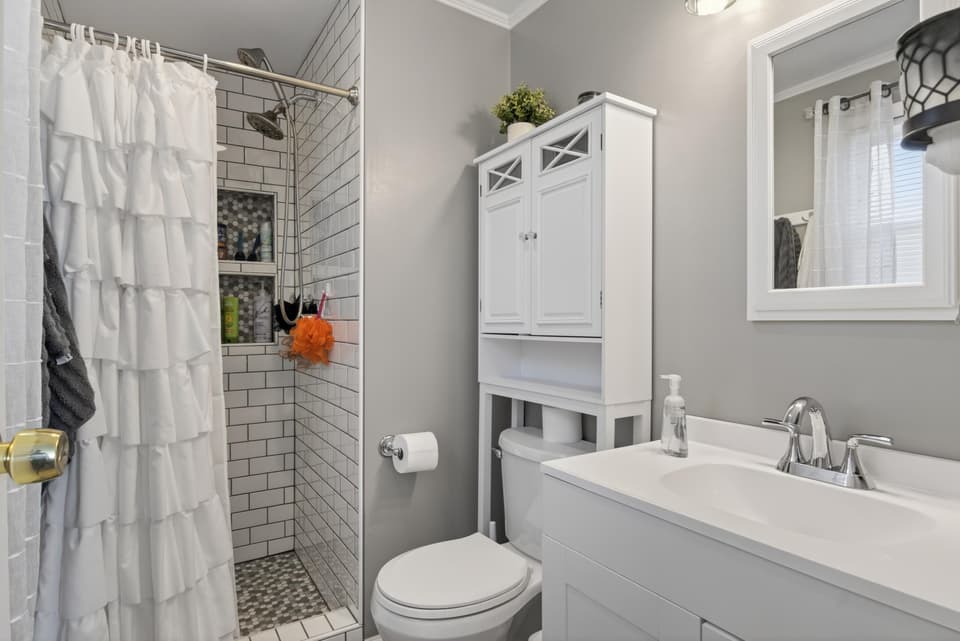 670 Lawn Drive, photo 20 of 40