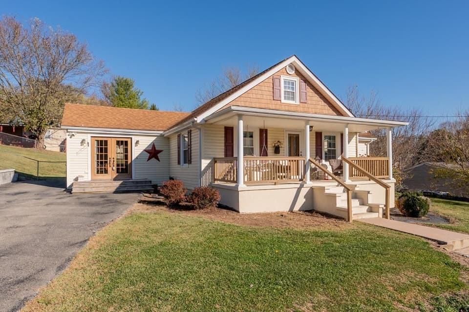 315 Montgomery Street, photo 2 of 40