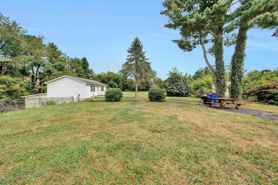 115 Lester Street, photo 37 of 40