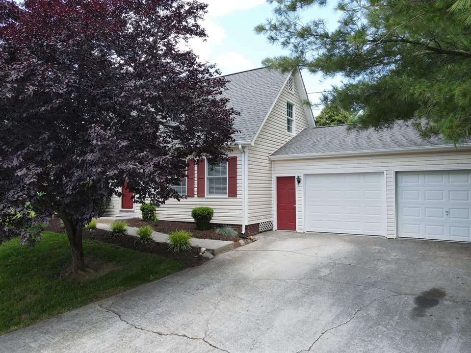 355 Overland Drive, photo 2 of 29