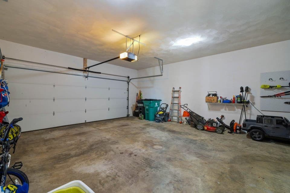 2050 Lubna Drive, photo 38 of 40