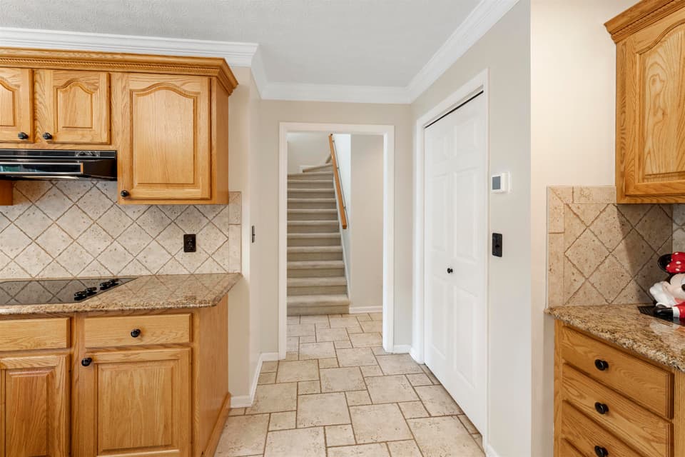 2285 Lubna Drive, photo 22 of 40