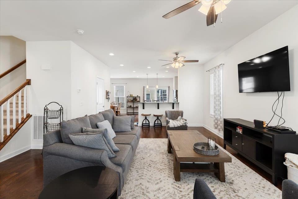 325 John Adams Drive, photo 9 of 40