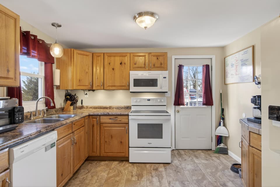 670 Lawn Drive, photo 13 of 40