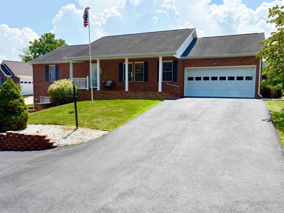 2355 Giles Drive SE, photo 8 of 40