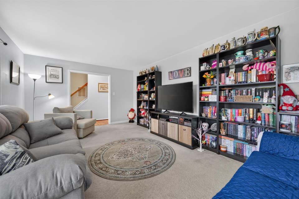 170 Cullen Court SE, photo 10 of 40