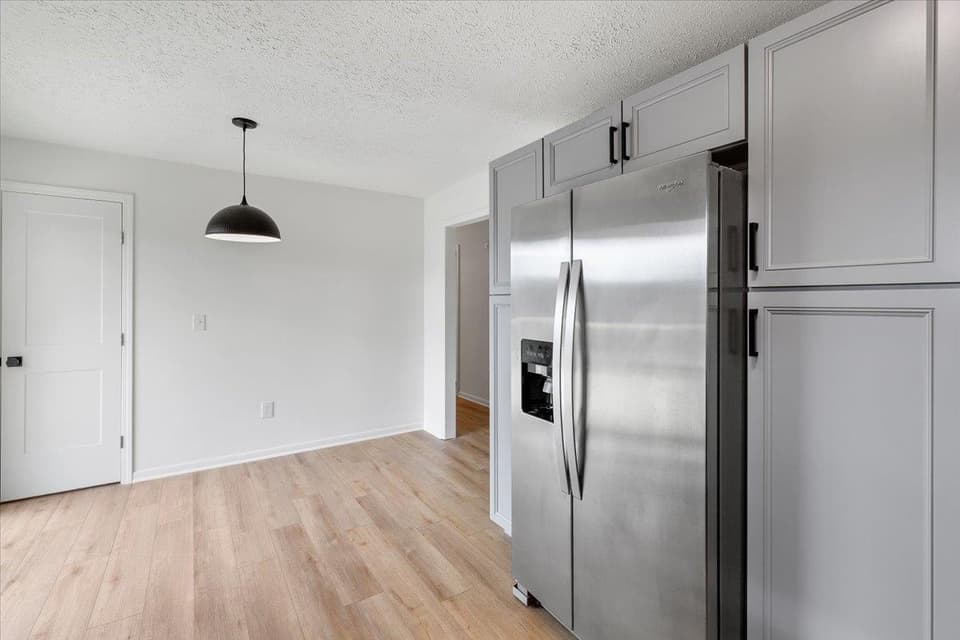 326 Rolling Hills Drive, photo 20 of 40