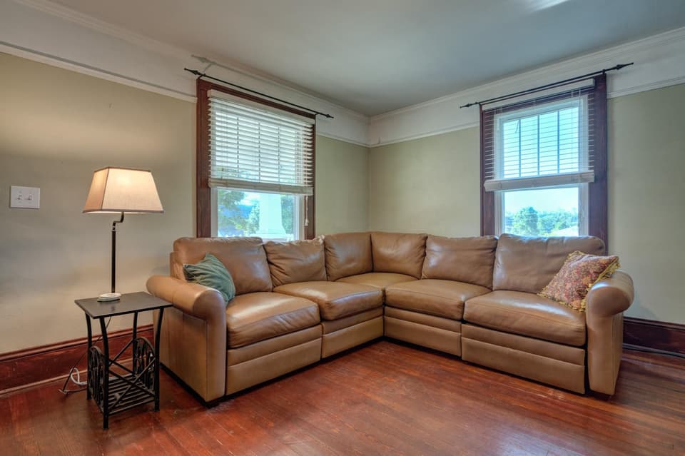 110 Lester Street, photo 10 of 40