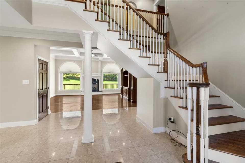 2251 Lake Vista Drive, photo 4 of 40