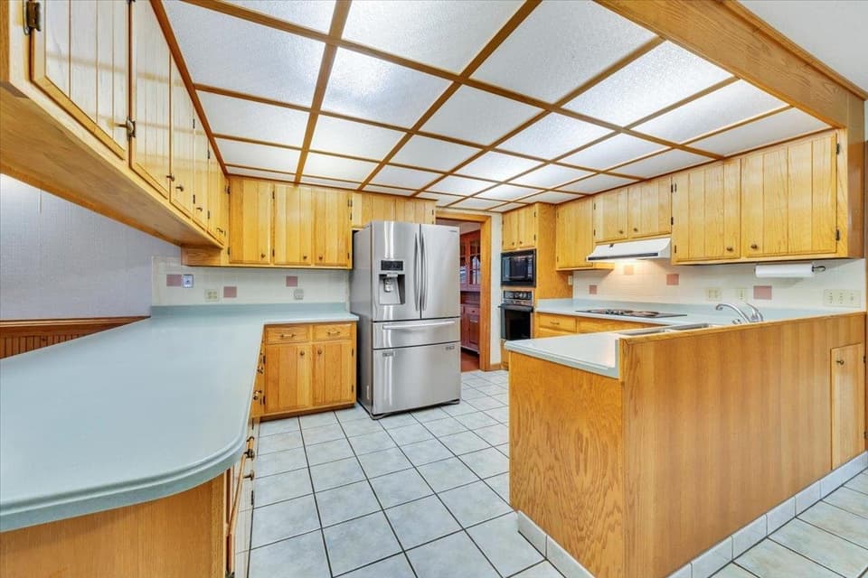 290 Patricia Lane SE, photo 16 of 40