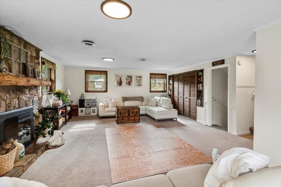 80 Henley Drive, photo 39 of 40