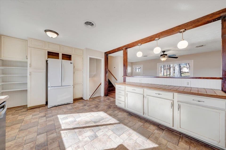 1100 Flint Drive, photo 9 of 40