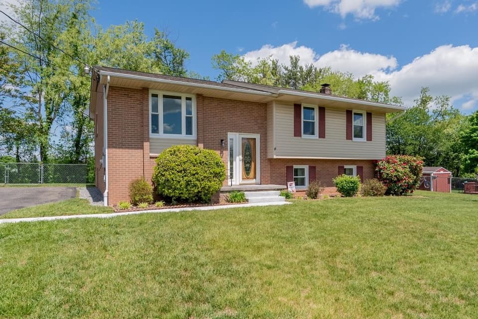 265 Mulberry Drive, photo 3 of 40