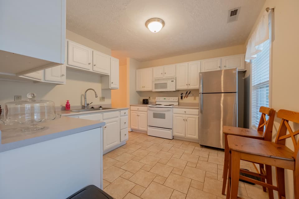 405 Silver Leaf Drive, photo 12 of 36