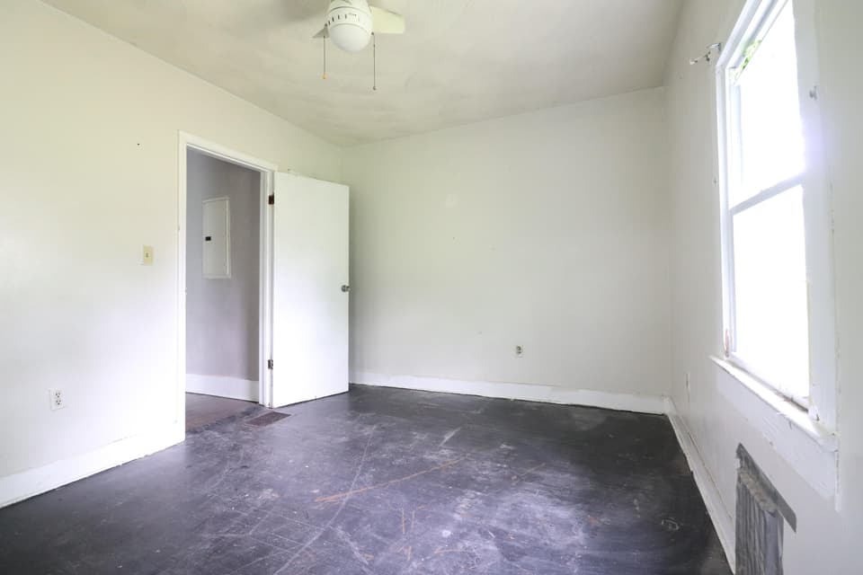402 Craig St NE, photo 14 of 17
