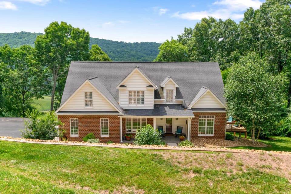 2130 Lubna Drive, photo 10 of 40