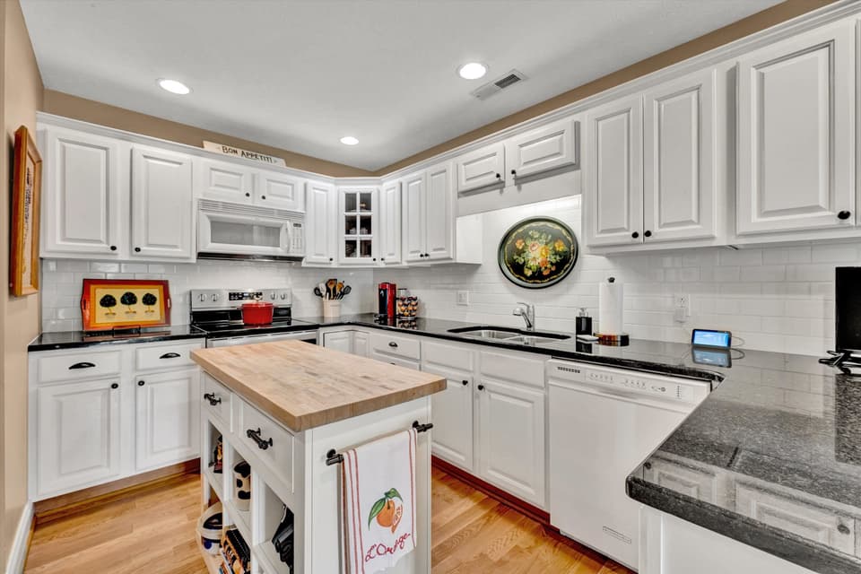 416 Miller Street, photo 11 of 40