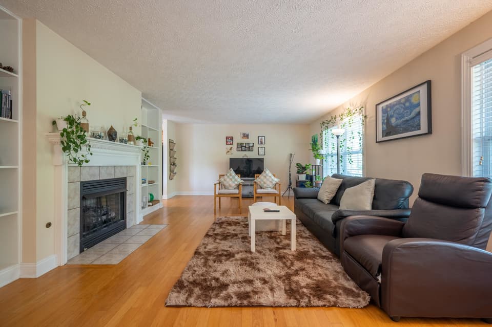 320 Tall Oak Boulevard, photo 7 of 40