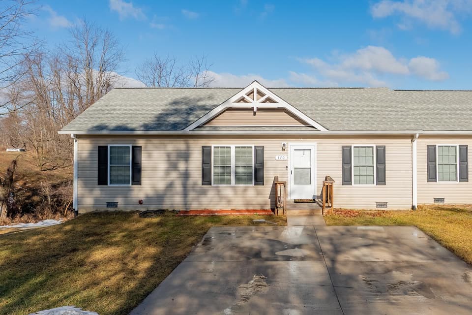 470 Depot Street NE, photo 4 of 40