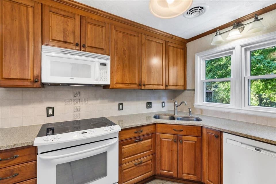 110 Rosehill Drive, photo 14 of 40