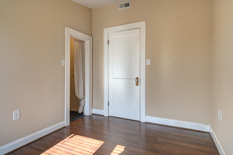 110 Lester Street, photo 34 of 40