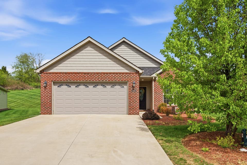 130 Gavins Court, photo 3 of 39