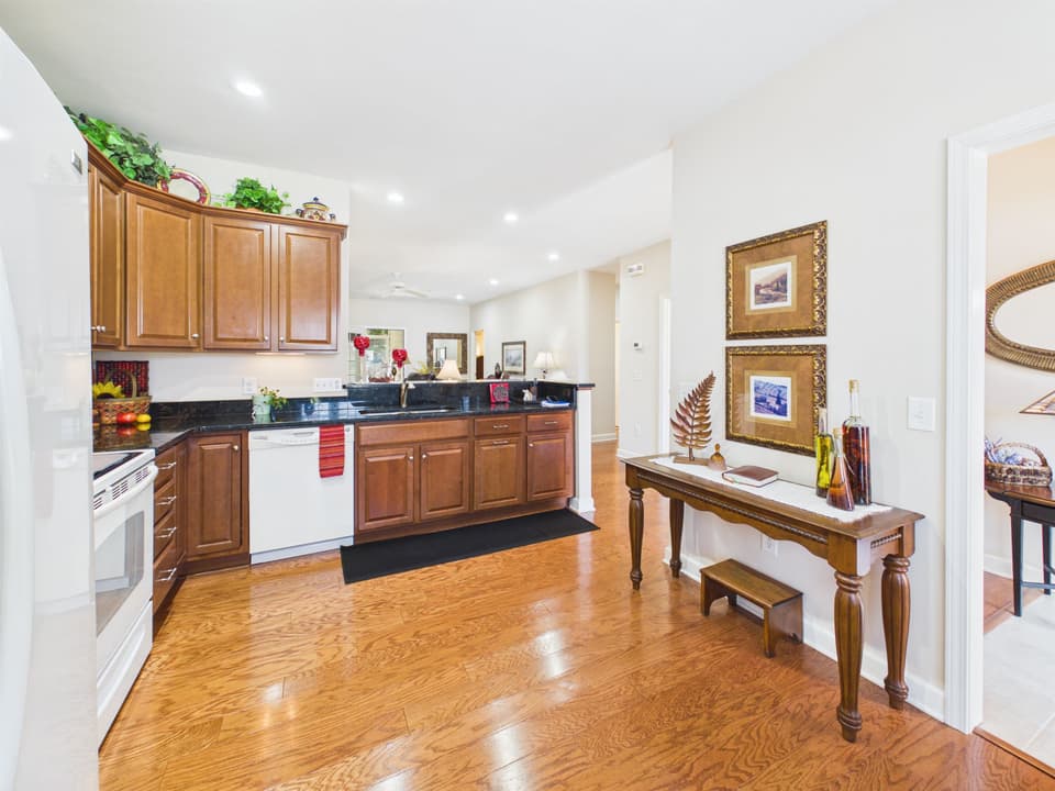 250 Vinnie Avenue, photo 12 of 40
