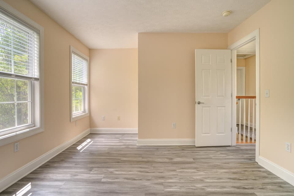 1025 Oaktree Boulevard, photo 26 of 33