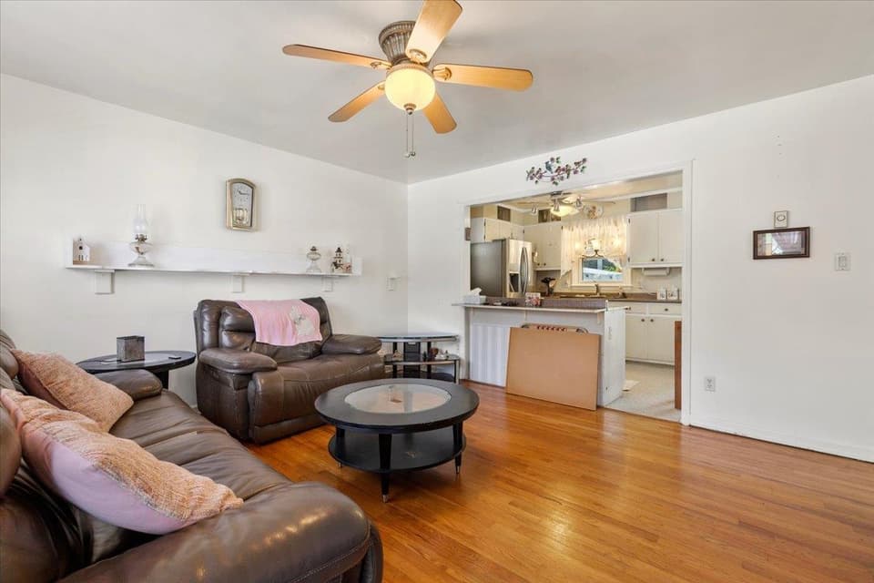 1015 Reading Road, photo 8 of 40