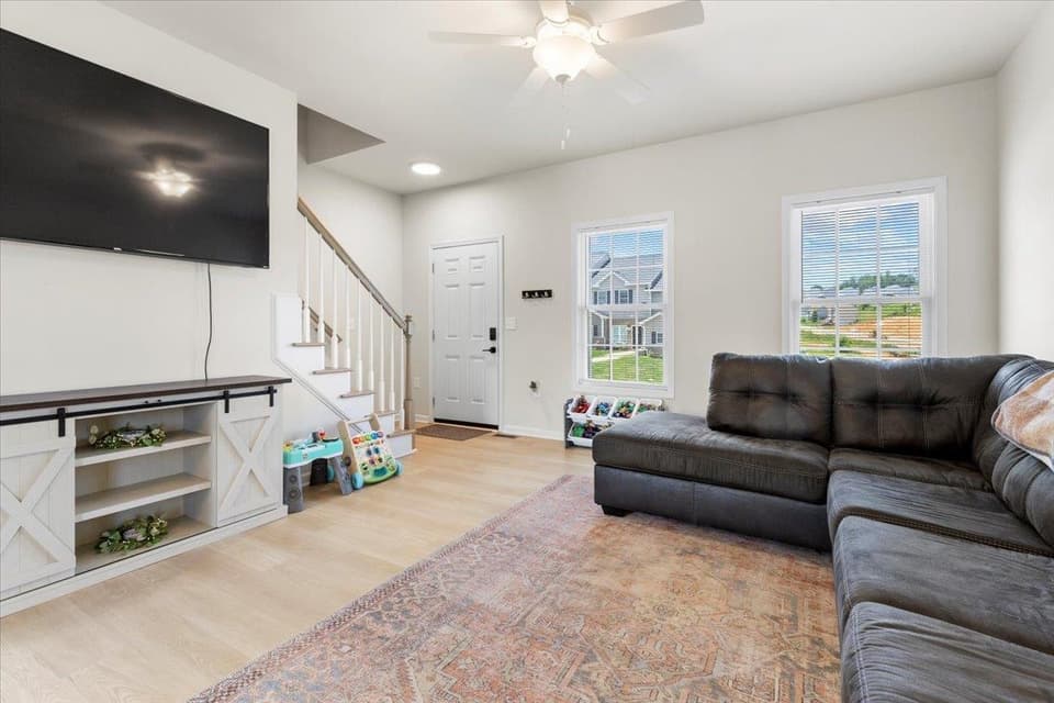 990 Holland Loop NW, photo 8 of 40