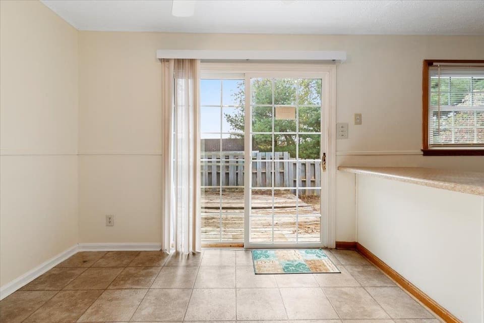1363 Dow Street, photo 15 of 40