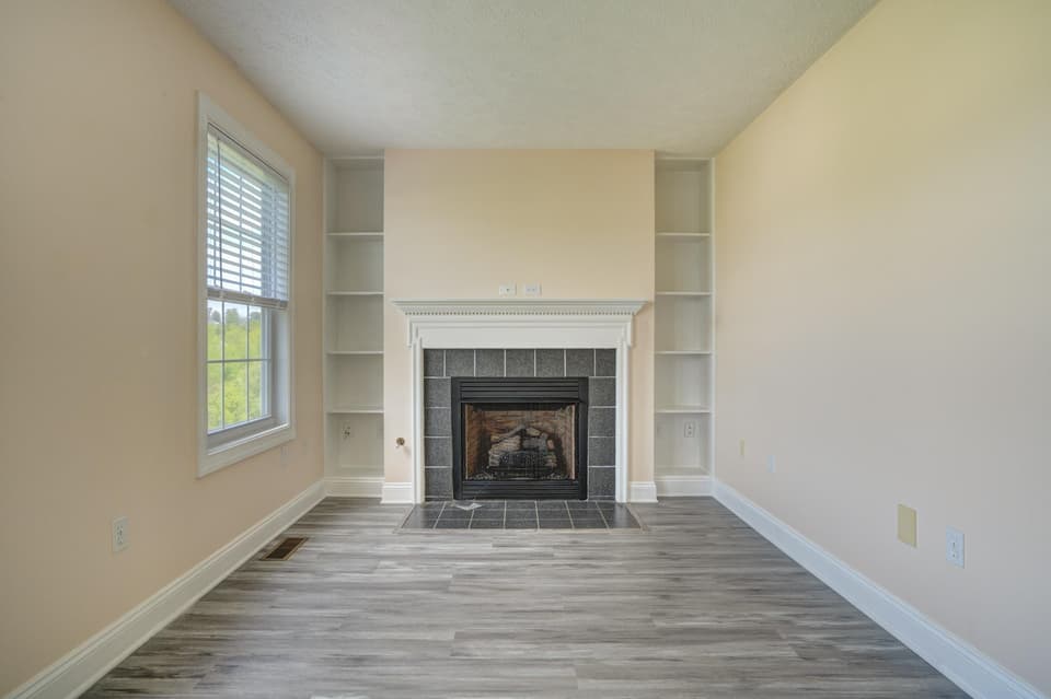 1025 Oaktree Boulevard, photo 7 of 33