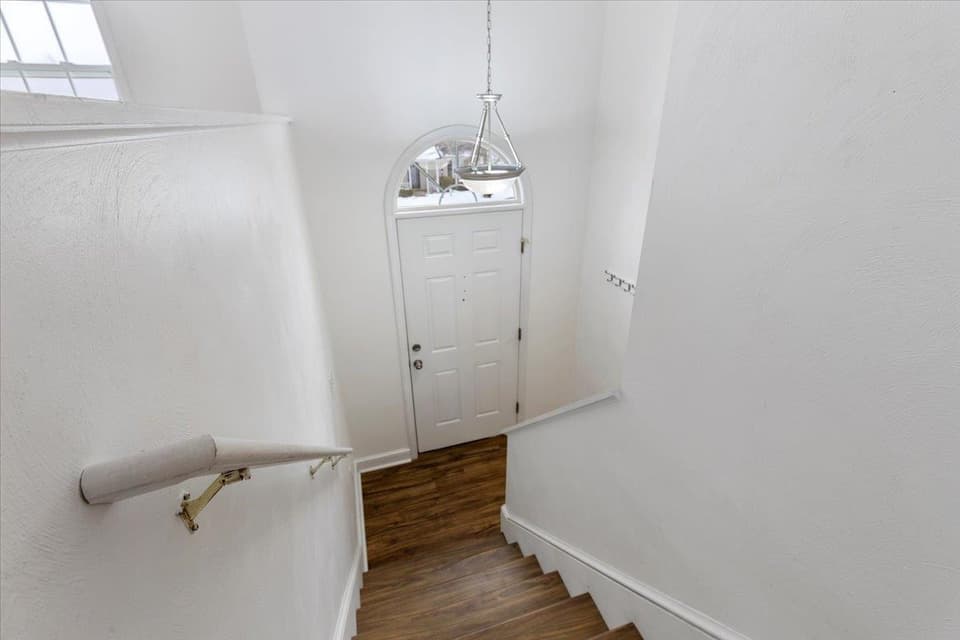 110 Sage Lane, photo 3 of 40