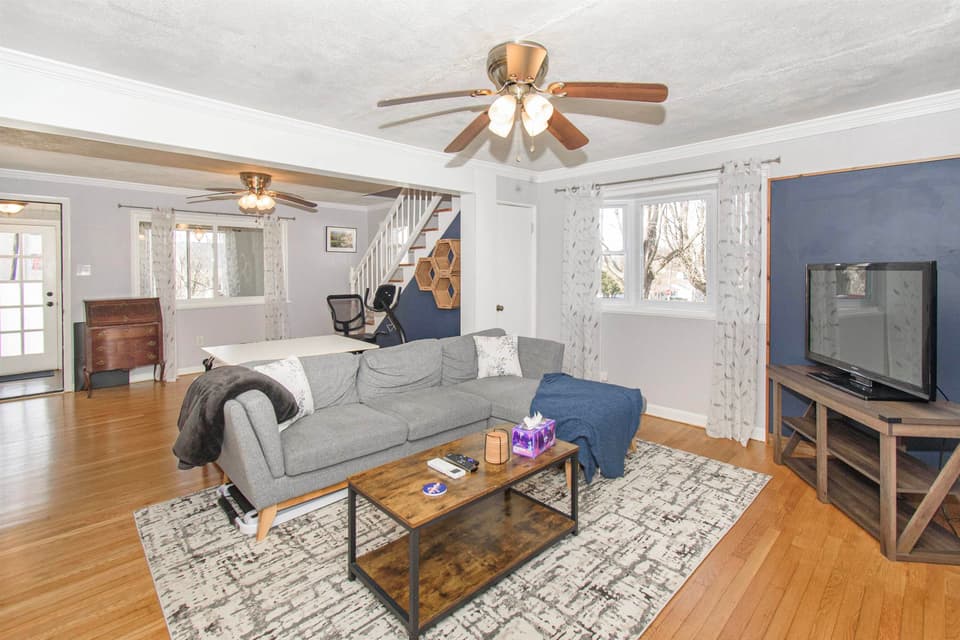 410 Miller Street SE, photo 9 of 40