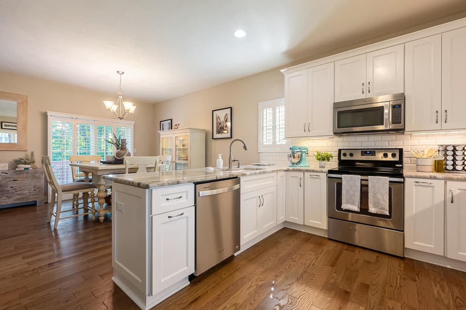 1136 Crosscreek Drive, photo 21 of 40