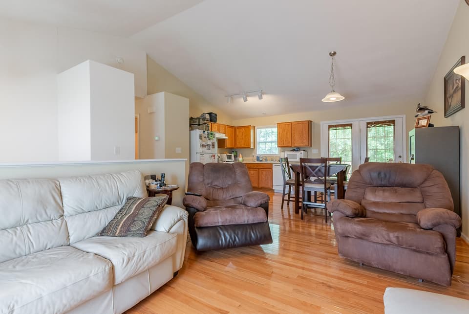 200 Wistaria Drive, photo 13 of 35