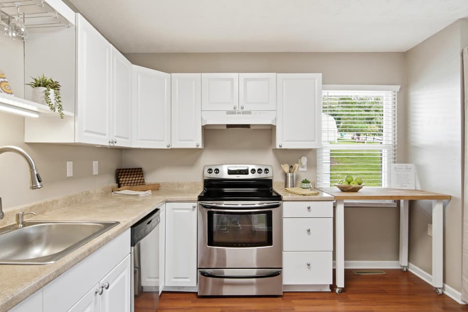 1790 Rainbow Street NE, photo 8 of 40
