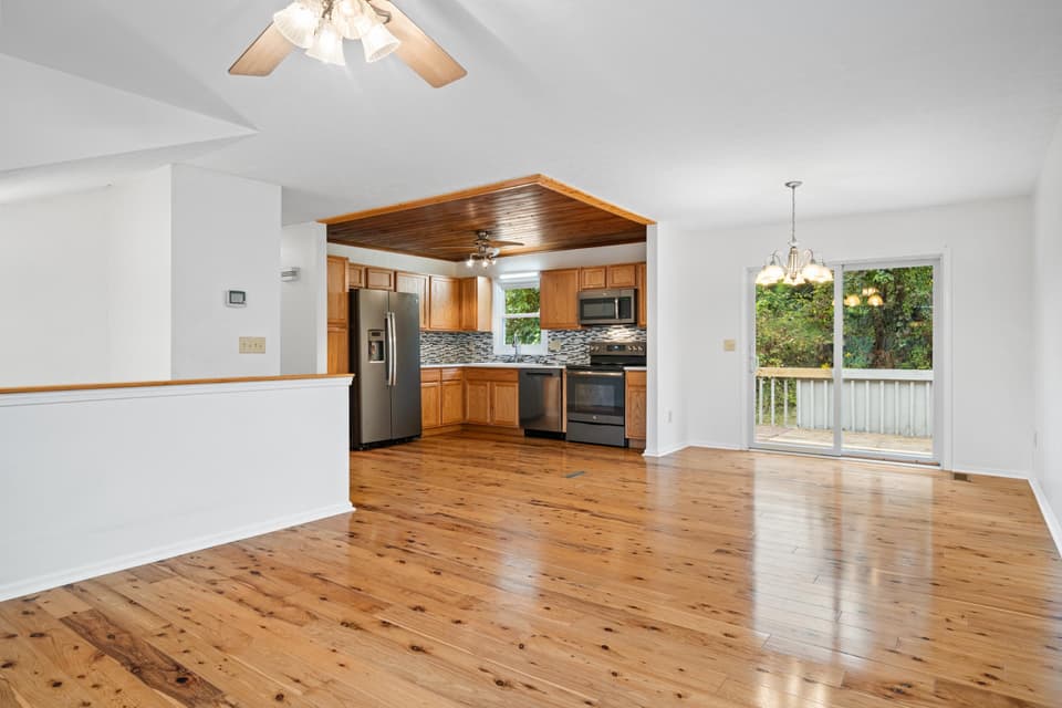 405 Overland Drive, photo 9 of 40