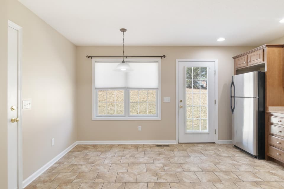 835 College Street, photo 9 of 33