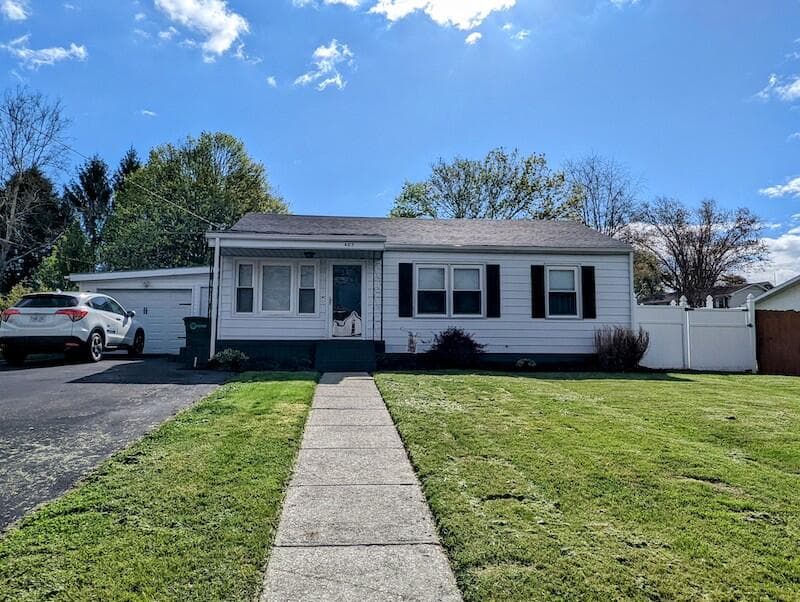 403 Lester Street, photo 3 of 38