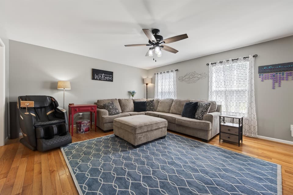 1555 Diana Drive, photo 7 of 40
