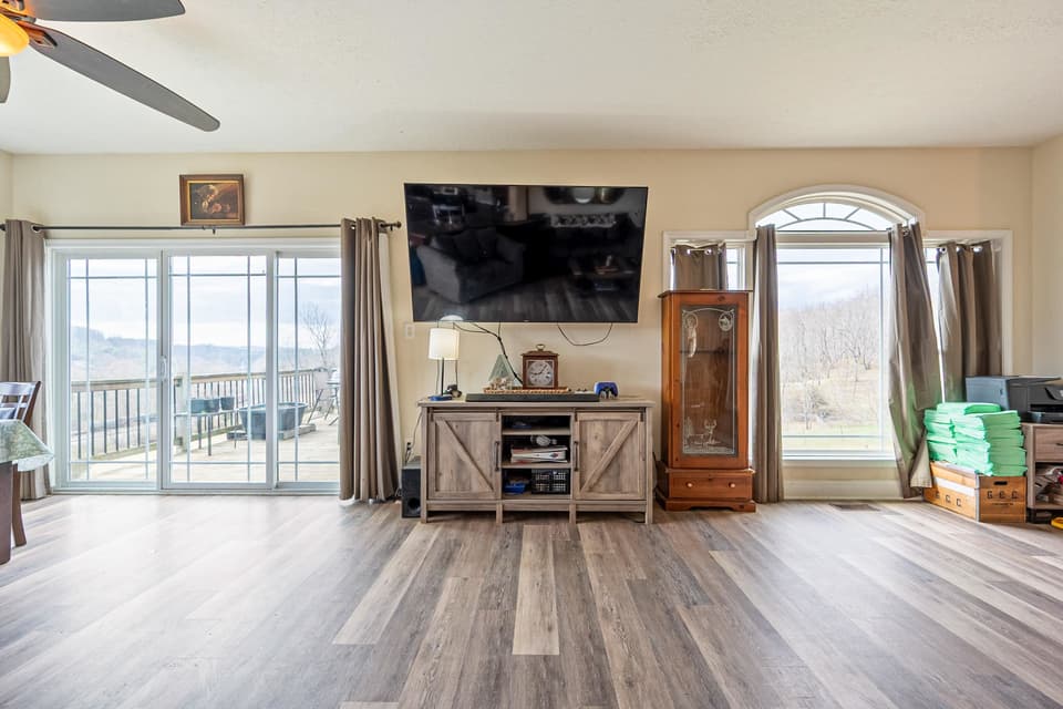 285 Easy Street, photo 9 of 40