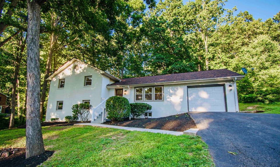 300 Arrowhead Trail, photo 2 of 39