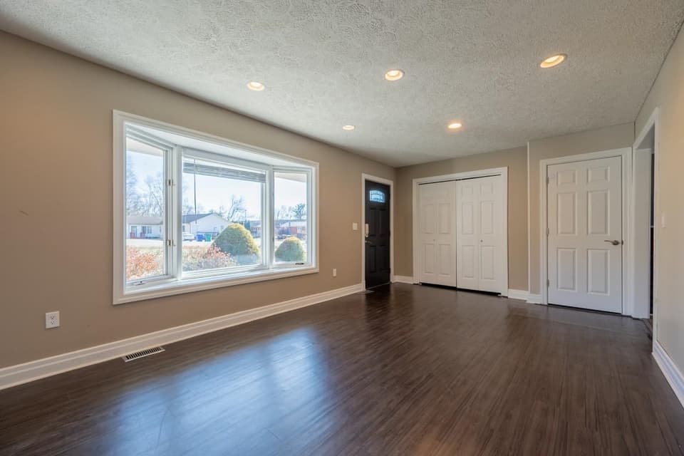 640 Lyle Lane, photo 12 of 40