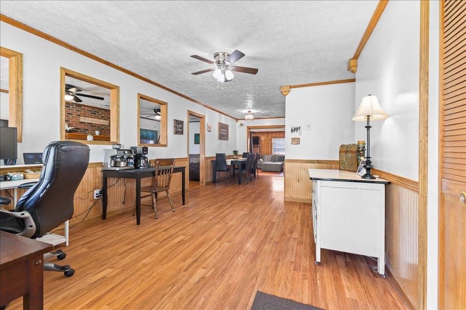 310 Overland Drive, photo 7 of 37