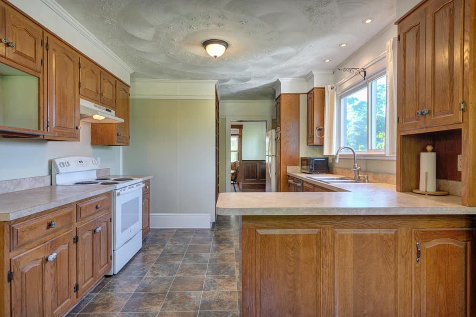 110 Lester Street, photo 20 of 40